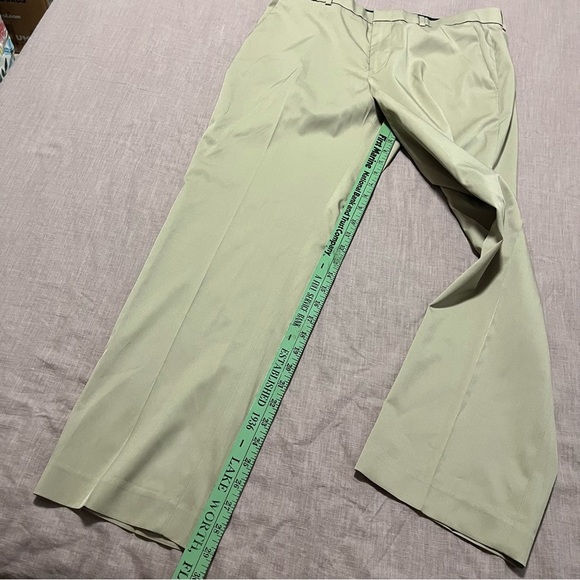 Perry Ellis Premium Men's Light Khaki Chinos Stretch Size 34 Golf Performance - Picture 3 of 6